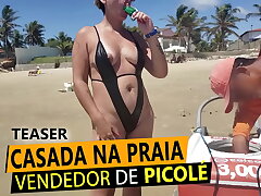 #Loira Casada de fio dental na praia, pagando peitinho para vendedor de Picol&eacute; em RN#