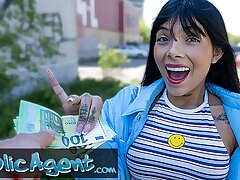 Public Agent Athenea Rose is from Colombia and gets boned in a public location