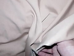 hardcore cuido a mi hijastra pequeña mientras vemos una pelicula