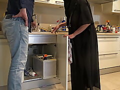 Brit Plumber Boinks Muslim Cougar In Her Kitchen