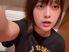 [Masturbating in the toilet] There was someone next to me doing the toilet, but that got me sexually aroused and I masturbated alone and came a lot...