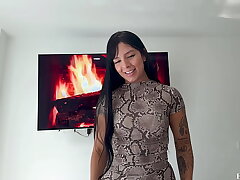 Daniela comes home with a pleasant surprise in her Bootie - Daniela Ortiz