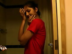 Supah Super-steamy Indian Stunner Divya In Bathroom - Indian Pornography