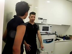 TRAJIMOS  UN  TECNICO  DE TV  PARA  HACER UN 3 Y ME  LLENO  EL  Rump  DE LECHE
