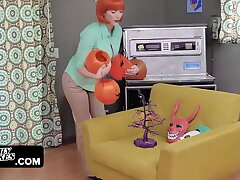 Peter Griffin Takes Step Daughter Meg Griffin's V-card - Family Dude Pornography Parody