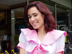 De esta manera enga&ntilde;as a una TIMIDA OTAKU VENEZOLANA a pasar una entrevista laboral por las calles de Lima.