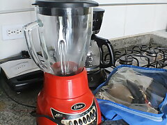 I fuck the technician who came to repair a household appliance in my mansion - porno in spanish