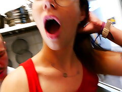[Polish inexperienced couple]Chihuahua rucha się z szefem kuchni w restauracji