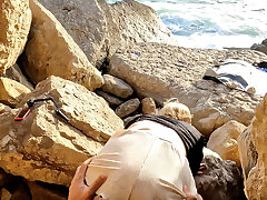 FUCKING ON THE BEACH - Muff Dribbling WITH HARD-ON!