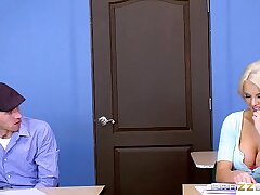 Brazzers - Kenzie Taylor - Hefty Mounds At School