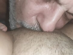 Quand mon Old boy de Mad Mess me bouffe la chatte avec avidit&eacute;