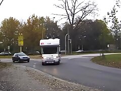 Junge Latina steigt beim Trampen in Wohnmobil und wird von zwei typen richtig durchgefickt