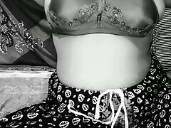 Bhabhi showcase in utter body.
