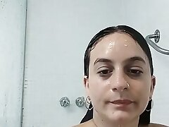 Spanish Bootylicious Girl Recording Herself Bathing & Chatting