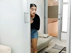 Give my stepbrother some blowjobs in interchange for something interesting - Porno in Spanish
