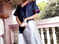 Gav se ahi hu howdy ladaki ko bahar lekar uske boss ne chod diya