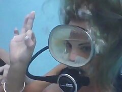 Scuba chick gets cumshot in mask