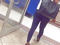 ultra-cute mixed chick in dark-hued leggings
