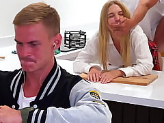Californiababe is cheating her cheating bf behind his back