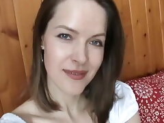 sexi gal open whide throat