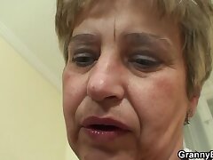 He fucks her old pussy on the bed