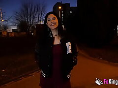 Taunting random boys at the streets? Cuban beauty Amanda Luxor definitely has no limits!!
