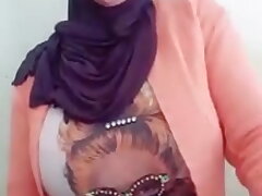 arab woman chat display