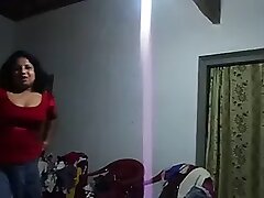 Sri Lankan aunty giving oral to the hubby