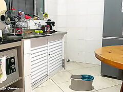 Essa empregada veio com esse shortinho para me provocar, eu fico louco de tesão por essa bunda - Esse é o WhatsApp dela ‪13991619335
