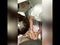 #DOS Lindas Estudiantes Mexicanas Compartiendo Verga CHUP&Aacute;NDOLA al Mismo Tiempo en el Cuarto del Conserje! Dos Alumnas Calientes en la ESCUELA y un PENE para las Dos! Sexo Casero Amateur! (Segunda Parte)#