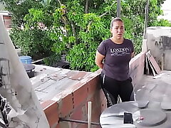 I DISCOVER MY STEP-SISTER SMOKING ON THE ROOF AND WHILE SHE Gargles MY COCK, HE ASKS ME TO FUCK IT SO I WON'T TELL MY STEP-MOTHER -part 1-